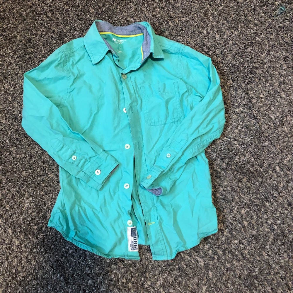 TURQUOISE BUTTON UP